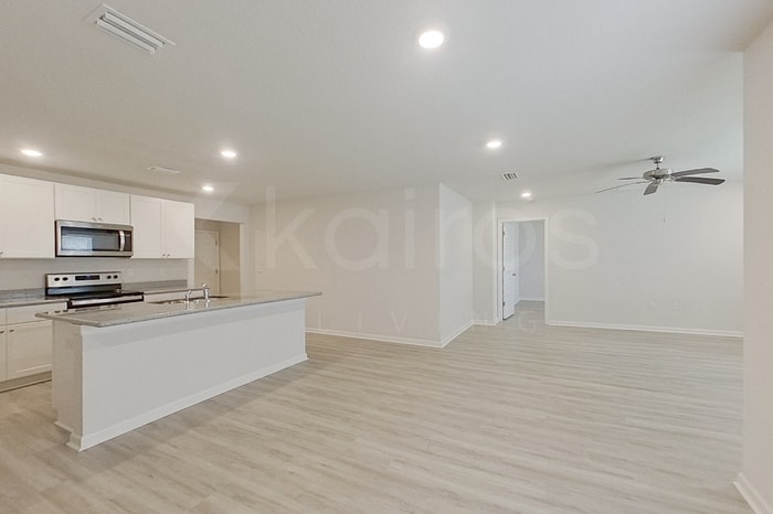 Building Photo - 102 Metalmark Dr