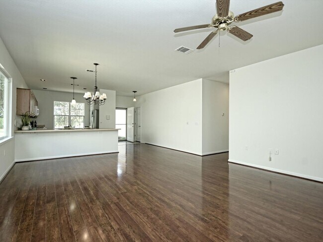 Building Photo - 708 Texas Dr