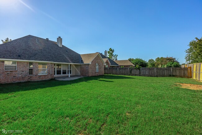 Building Photo - 114 Heritage Dr