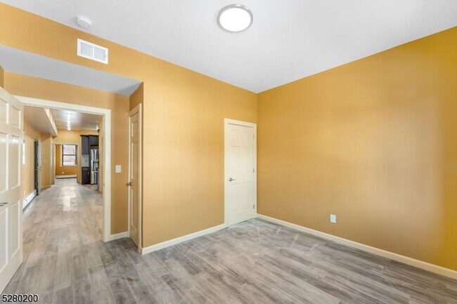 Building Photo - 116 Paine Ave