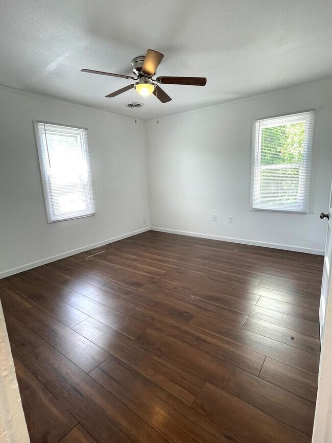 Building Photo - Completely Remodeled Three Bedroom One Bat...