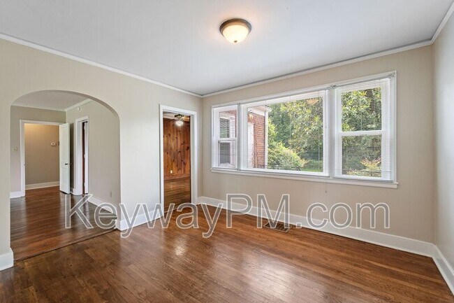 Building Photo - 2334 Redwood Dr