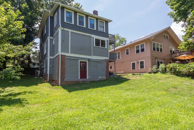 Building Photo - Montford Furnished Rental