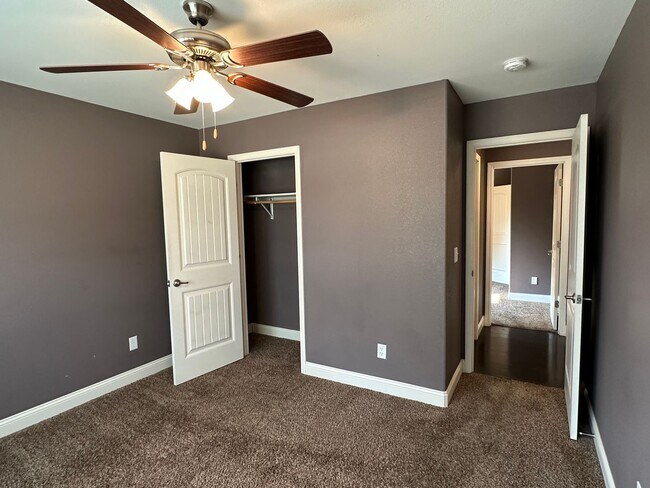 Building Photo - 4 Bed 2 Bath FOR RENT in Waynesville