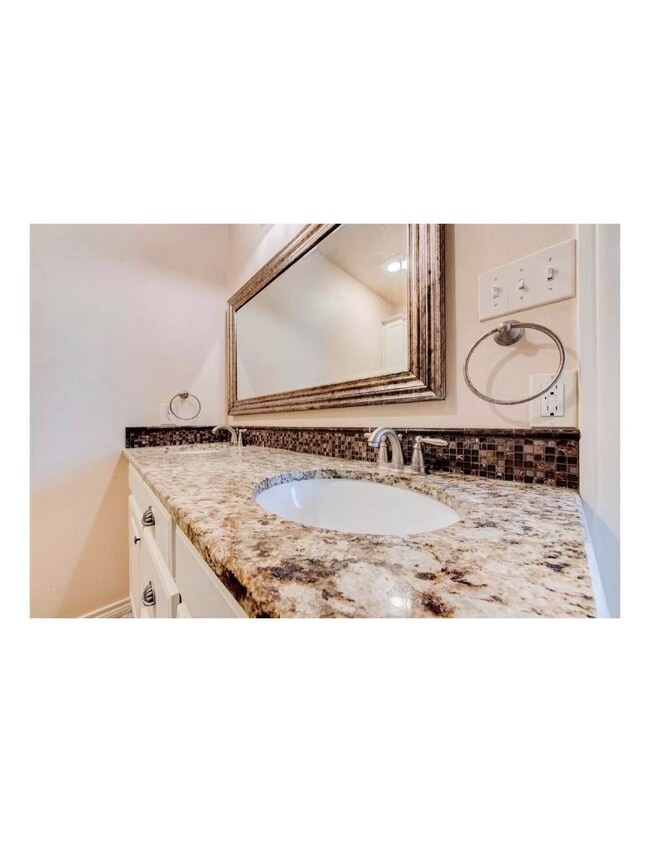 Building Photo - 10103 Waco Ave