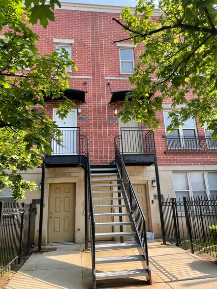Building Photo - 757 W Evergreen Ave