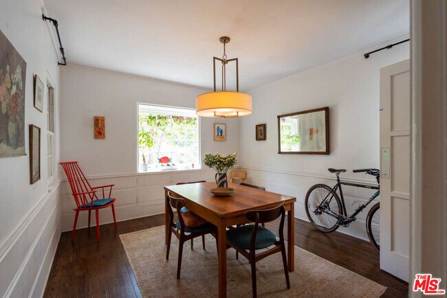 Building Photo - 2424 Canyon Dr