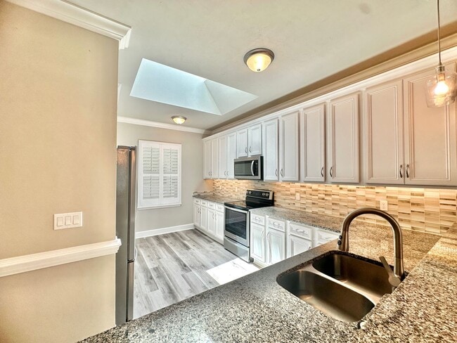 Building Photo - Modern Comfort in Fletcher Oaks – 3BR/2BA Home with Natural Light & Serene Views