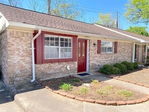 Building Photo - SPRING BRANCH CONDO