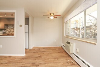 Building Photo - 809 N Dexter St