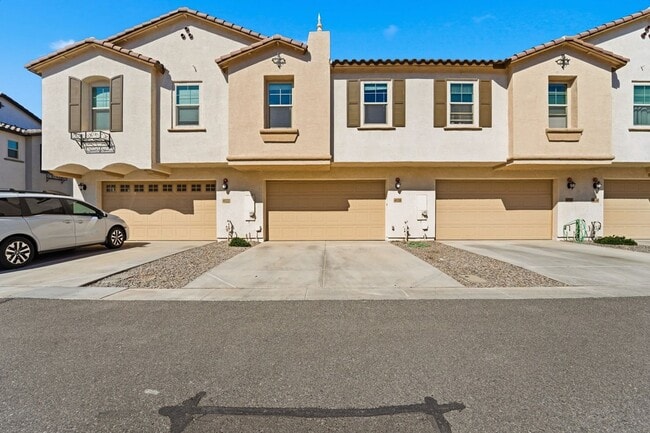 Building Photo - ** Like new Luxurious Modern townhome with 2 Master Suits in Warner Meadows**