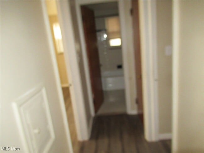 Building Photo - 410 E 222nd St