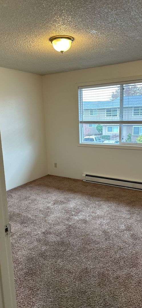 Building Photo - (905) Draper Arms Apartments - 2 Bedroom / 1 Bath