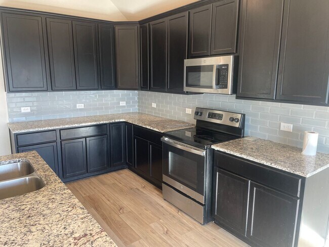 Building Photo - 7809 Montclair Dr