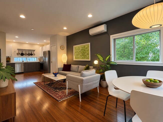 Building Photo - Beacon Hill Townhome