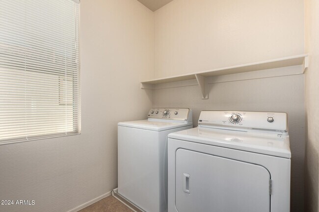 Building Photo - 3464 S Bluejay Dr