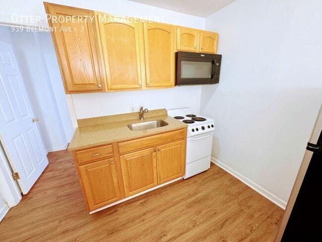 Building Photo - 939 Belmont Ave