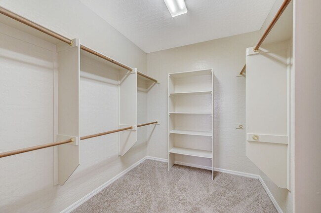 Building Photo - 4 Bedroom Home in Silverstone Ranch / No Rear Neighbors!