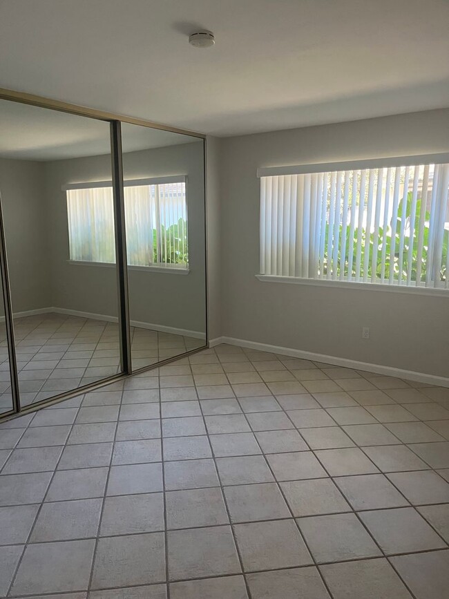 Building Photo - Gorgeous 2Bedroom/2Bath Townhome in Escondido