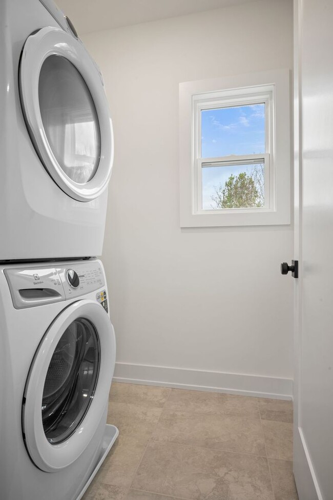 Building Photo - Brand New Build 3 Bedroom Home