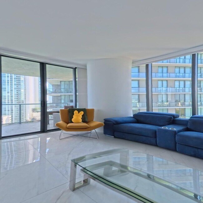 Building Photo - 650 NE 32nd St