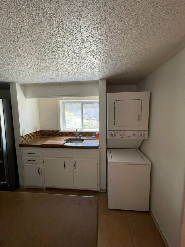 Building Photo - Studio Apartment - All basic utilities inc...