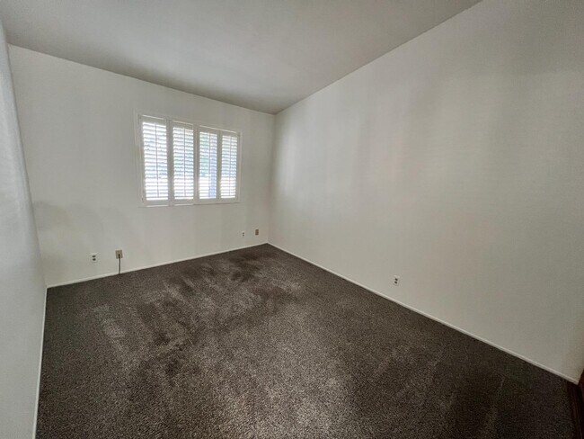 Building Photo - 1018 Cedar Gables Dr