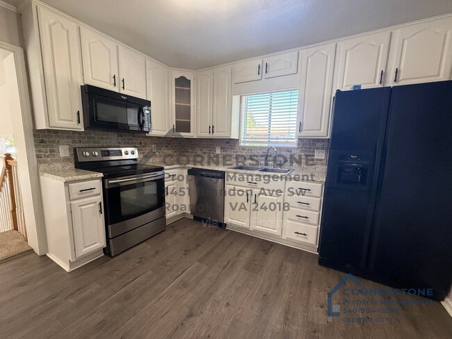 Building Photo - 3113 Clearview Dr