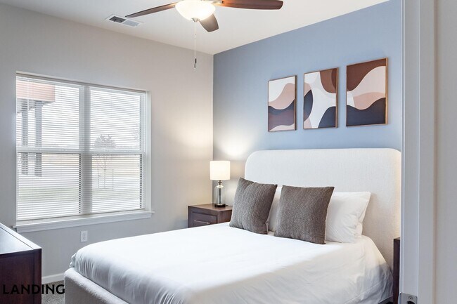 Building Photo - 2023 N Broadmoor Ave