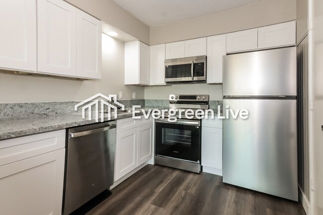 Building Photo - 1501 Shady Ln