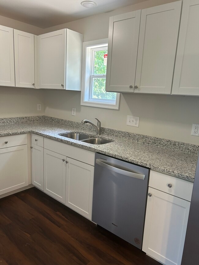 Building Photo - 404 Virginia Ave