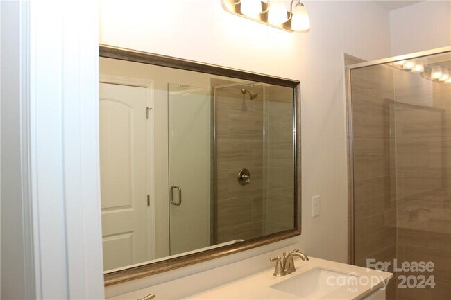 Building Photo - 922 Sagecroft Ln