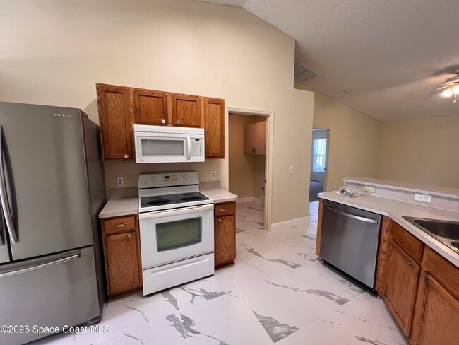 Building Photo - 619 Pampas St NW