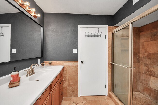 Building Photo - 601 E Castle Harbour Dr