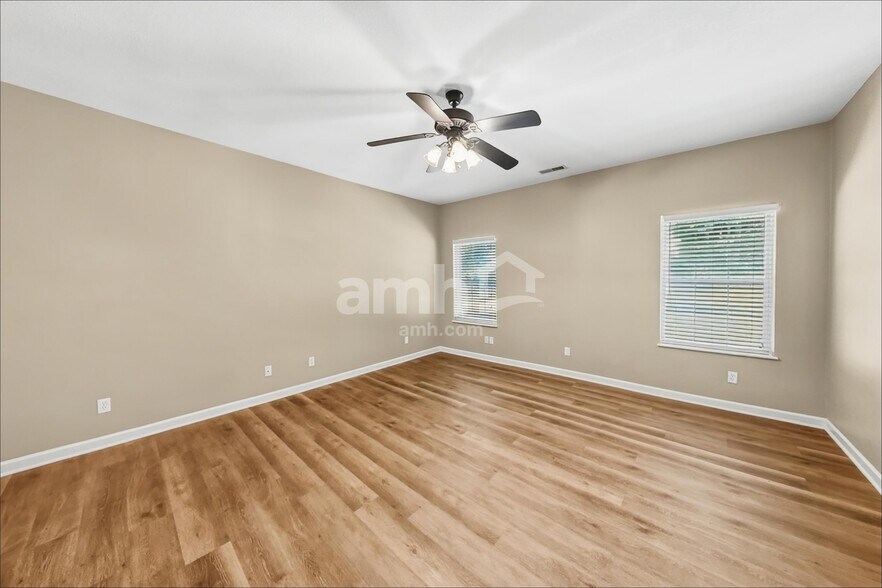 Building Photo - 1001 High Ridge Dr N