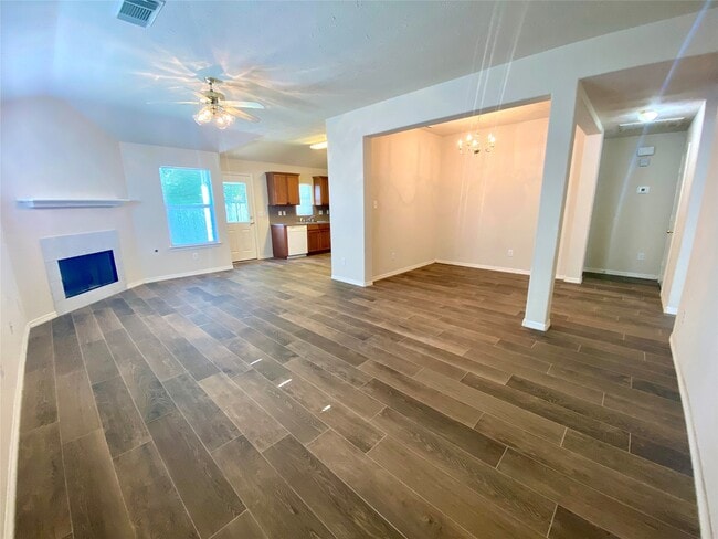 Building Photo - 5005 Deer Path Dr