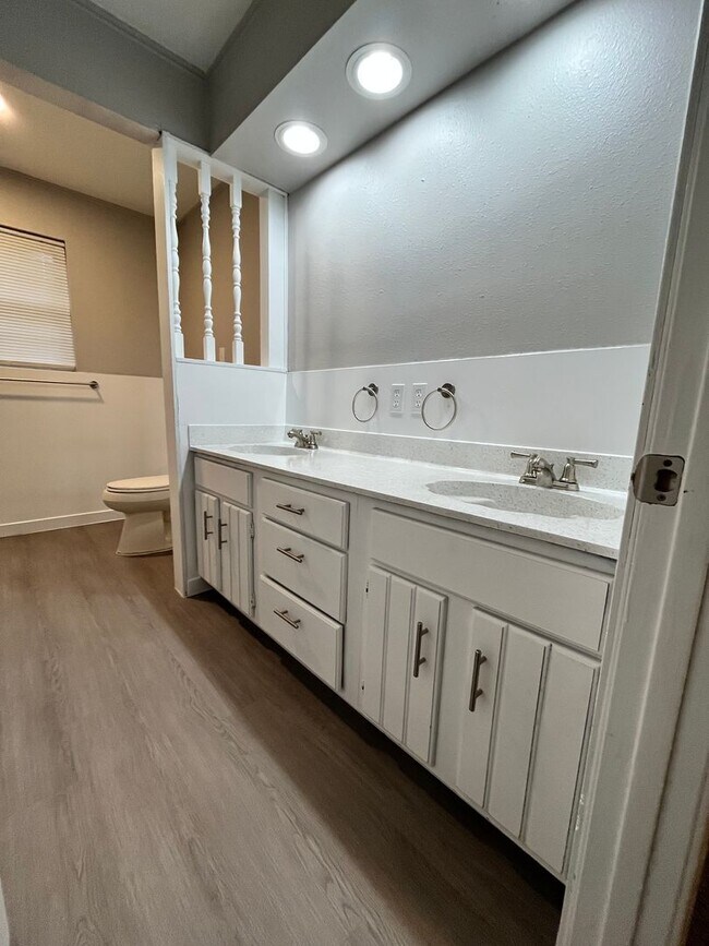 Building Photo - Adorable Updated Home in Lonoke