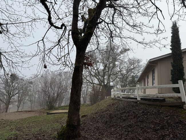 Building Photo - Rural House in the outskirts of Eagle Point