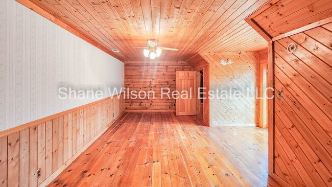 Building Photo - 218 Sugar Hollow Rd