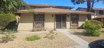 Building Photo - Quaint 2 story Townhome for rent