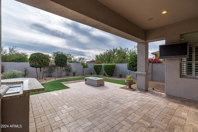 Building Photo - 9901 E Edgestone Dr