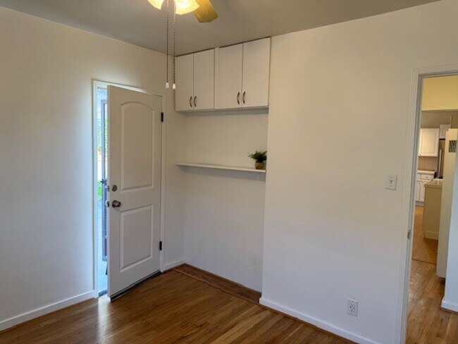 Building Photo - One bedroom, one bath in La Crescenta