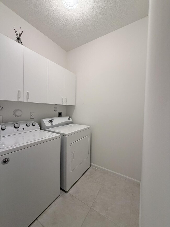 Building Photo - 6560 Villa Sonrisa Dr