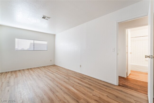 Building Photo - 1611 E Harmon Ave