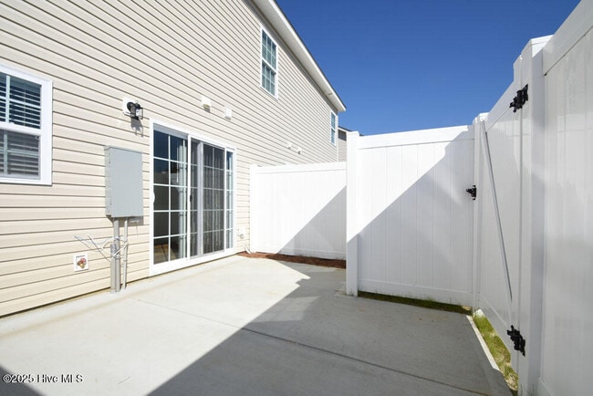 Building Photo - 120 Chandler Dr