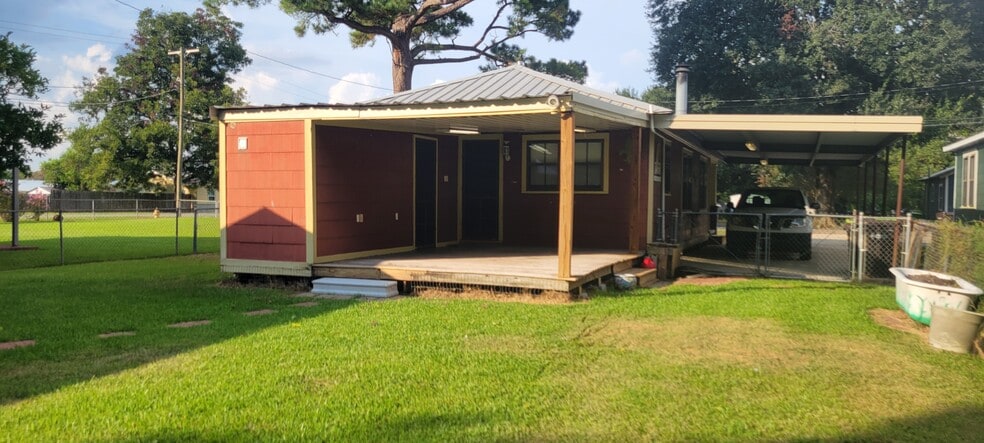 Back Porch - 708 Vincent St