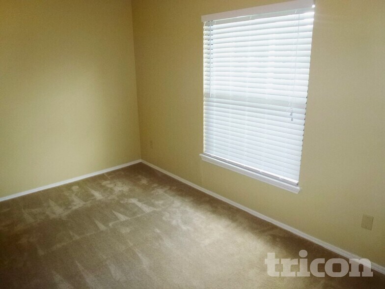 Building Photo - 1805 Clover Ct