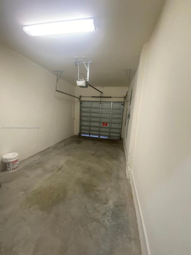 Building Photo - 17460 SW 153rd Ave