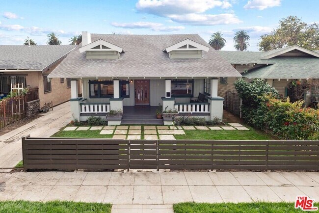 Building Photo - 1728 W 39th St