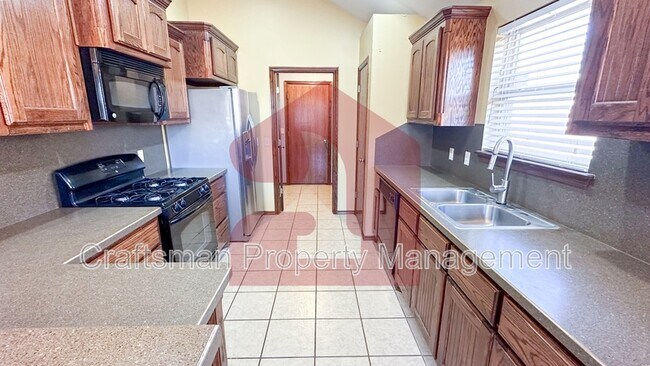 Building Photo - 1704 January Pl